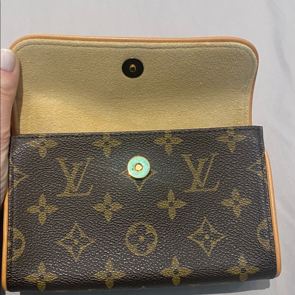 Louis Vuitton Monogram Brown and Yellow belt Bag - Picture 3 of 5